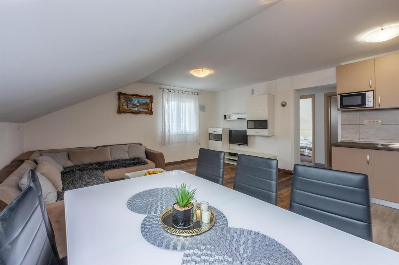 Apartments Mirela Crikvenica Eksteriør bilde