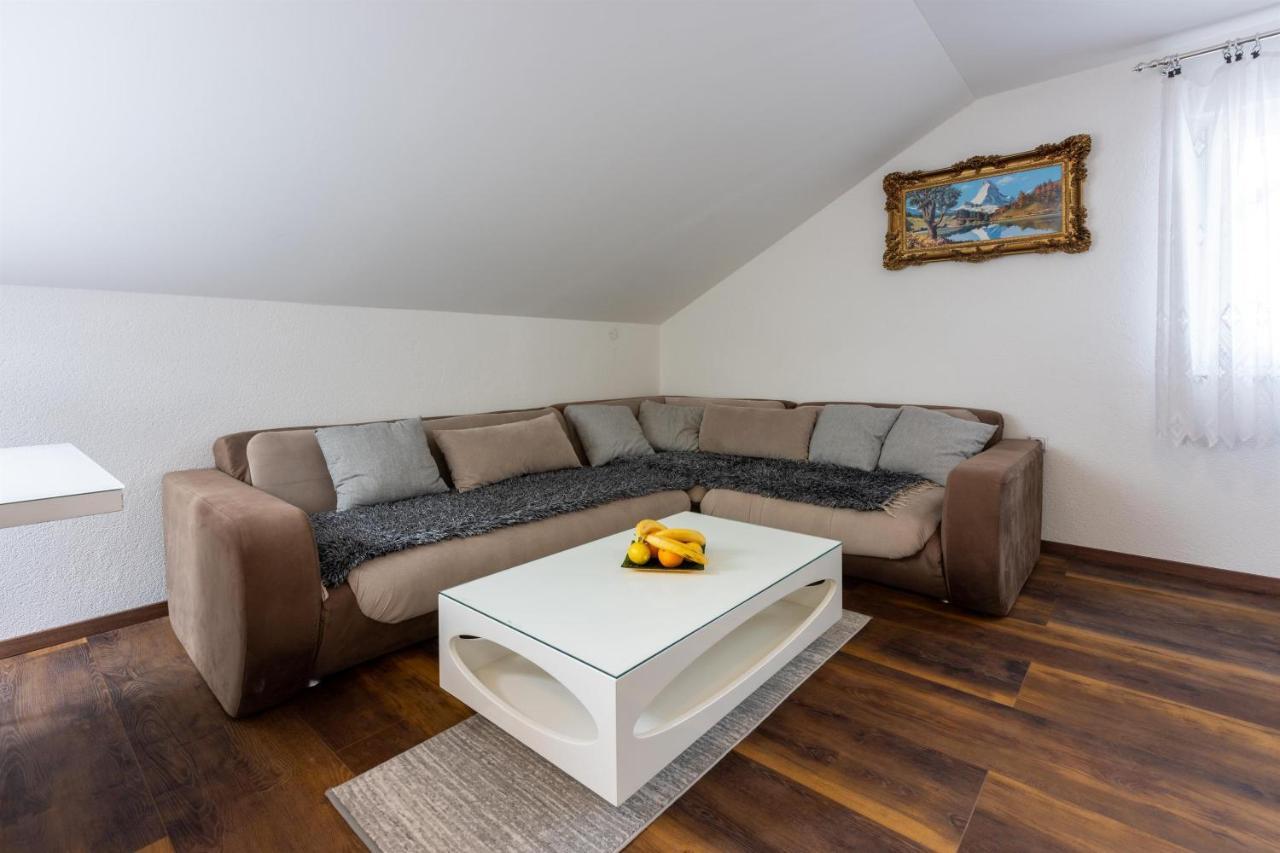Apartments Mirela Crikvenica Eksteriør bilde